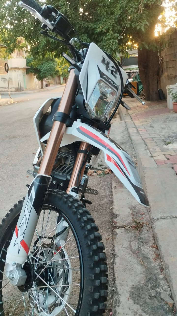 سلام علیکم
ئەم crxە بۆ فرۆشتن
مەکینە 300
2026
150کیلۆمەتر ڕۆشتووە
سعری 10وەرەقە و نیو قفڵی
پێویست بە سەرئێشە و مەعمەلە ناکا ماڵەکە سفرە 
شوێن هەڵەبجەی شەهید


**إذا كنت صاحب هذا الإعلان وتريد حذفه لأي سبب، رجاءا أرسل رسالة إلى الدعم الفني**