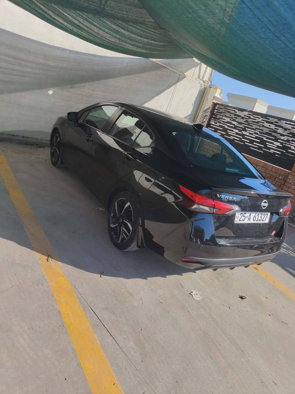 السلام عليكم للبيع نيسان فيرسا sr فول موديل 2023 رقم كركوك ضررها بونيد مبدل تجاري والبلادي موجود والجاملغ نفسه ومصبوغ ايرباكات كلها طاكه ماشيه 39  بدون تعديل بيها بطاقة بنزين مكان السياره كركوك السعر 118 للأتصال *********** شرط التحويل والوكاله.
