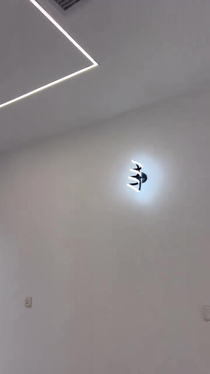 مستعدون تنفيذ جميع ديكورات داخلية وخارجية ***********
