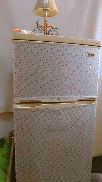 السلام عليكم عندي ثلاجة للبيع تبريد لفريزر شغال وتبريد الثلاجة الجوةشغال نظيفة مابيها اي عطل 
الرقم ***********
