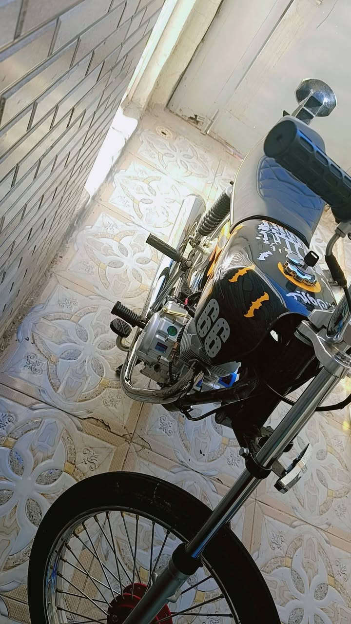 دراجه كلك كلك كلك مكفوله من كلشي وتوها معمره دراجه جديده وحله من صوره ب650وبيه مجال مكاني بناصريه بشطره وهاذه رقم راعيه ***********
