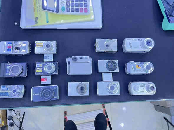 فرۆشتنی خێرا
هەمووی پێکەوە بۆ فرۆشتن 
نرخ ٣٠٠ هەزار
***********
