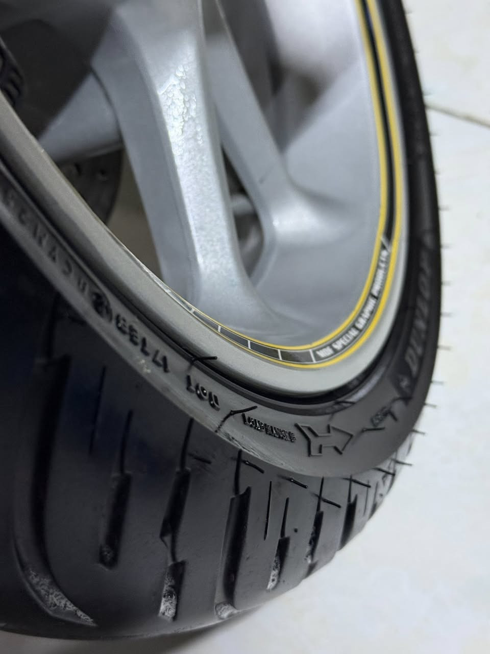 ياماها ان ماكس
الدراجه بحاله الوكاله ماشي14الف
مكفوله كفاله عامه شرط بانزين محسن ودهن ليكي مولي اذا لكيت برغي مفتوح تاخذه بلاش منزلها من معرض دبي صارلها25يوم 
سعرها15ورقه قفل قفل بدون عمله
***********
