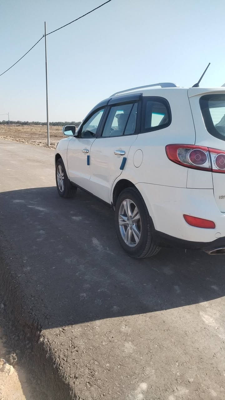 سنتافي ٢٠١٠ خليجي رقم دولي بغداد فول مواصفات فتحه مكينه ٦ سلندر ٧ راكب تخم تاير وتبريد ثلج حداديه جديده بيها رشات صبغ قليله بدون دواخل شواصي تكم قماره مكفولات مكانها بابل القاسم الاستفسار *********** السعر ١١٨ وبيها مجال
