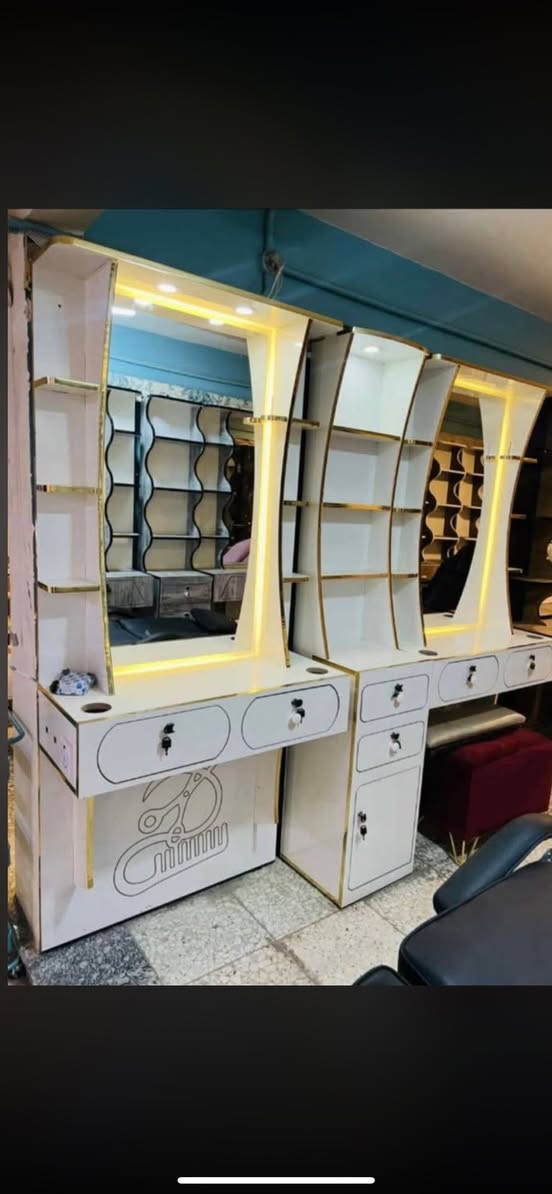 تجهيزات صالونات حلاقه بنسب السعار الستفسار 
عليك مراسلت الصفحه و ***********
