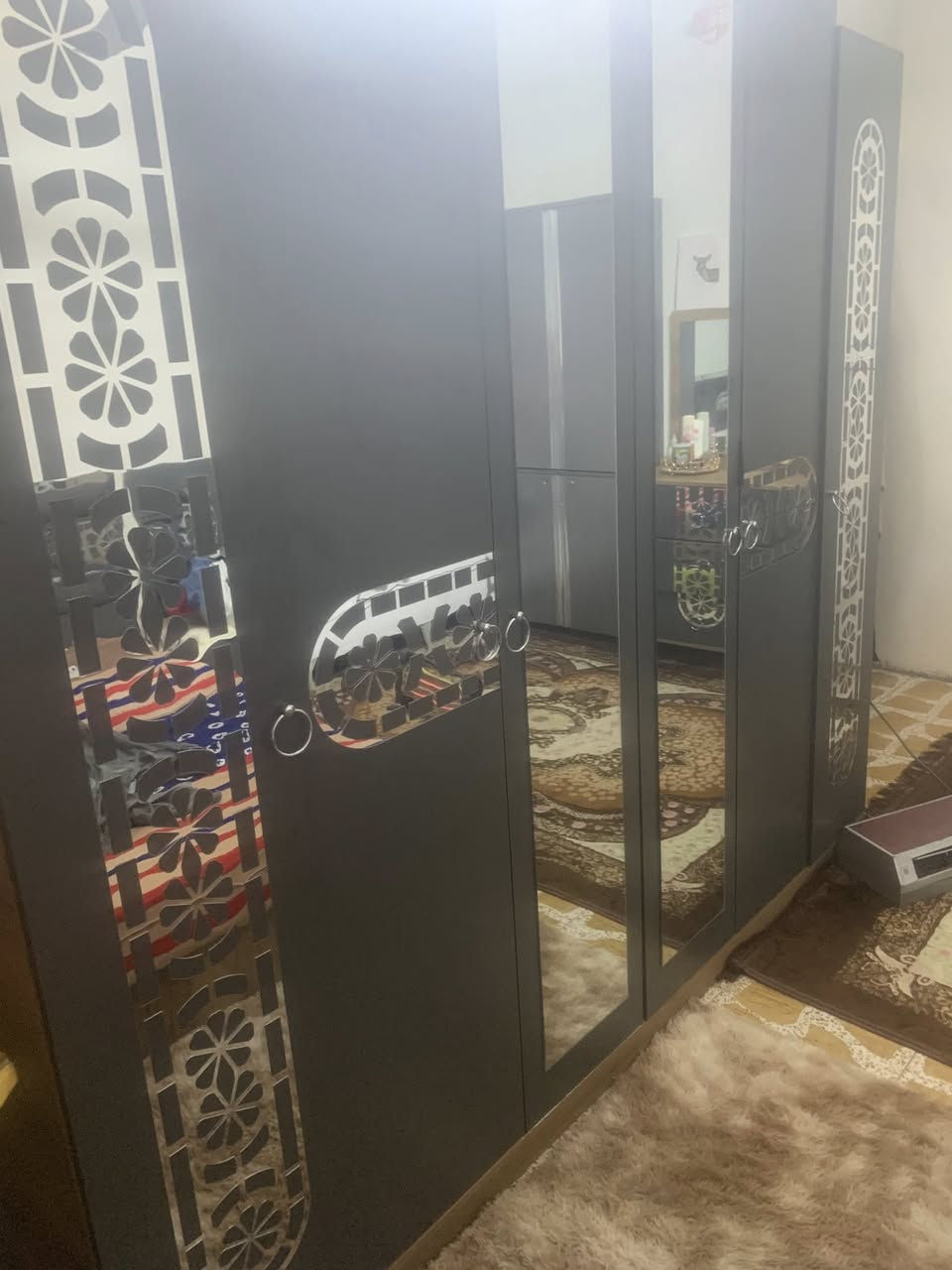 غرفه تركيه 5 قطع صارلي شهر و نص من خذته اخت ل جديده مابيه اي ضرر سعر خاص 
***********
