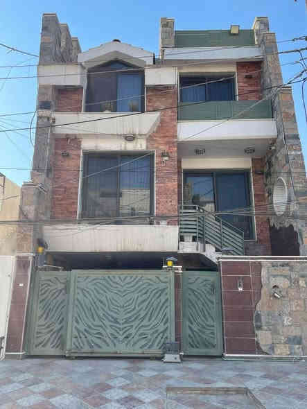 ✔️لـلـبـيــع او مراوس  في الـسـيـديــة ( الأعتماد الهندسي للعقار حصراً )
دار سكني حديث دزاين ايطالي فول درجة اولى بناء 2021

مربع الإقتصاديين شارع 15 م رصيف 4 م 

المساحة  100 مـتـر الواجهة 6.25 م نزال 16 م 

الطابق الارضي ؛: باب سلايت ريمونت سرداب كراج سيارة ومصعد سويسري المنشأ ومسبح مع منظومة كاملة وشلال  وجلسة ديوان وحمام

الطابق الاول ؛:صالة كبيرة ومطبخ حار بارد يوناني  وخدمات 
الطابق الثاني؛: 3 غرف نوم وخدمات
الطابق الثالث ؛:غرفة نوم وبيتونة وخدمات 

أرضيات البيت مرمر ايطالي وسيراميك اسباني شبابيك الوماكس دبل جام  الواجهة اسباني البيت متعوب عليه

((الأعتماد الهندسي للعقار حيثٌ تَلتَقي الرُوٌية ,بلتَمَيٌز ))

📊كل ماعليك الاتصال أو المراسلة على الصفحة *ʲᵒⁱⁿ ᵘˢ*

***********-***********-***********📞

الفرع الاول / الـسـيـديــة الضباط مقابل افران الرباط
 الفرع الثاني /شارع العلوة مقابل مدرسة حلم الغد الاهلية 
الفرع الثالث / عرصات الهندية مجاور فندق بلوم 

‏‎   نكفيك عناء البحث......
‏‎   لتمتلك اليوم عقار الغد. 

‏‎زبائننا الكرام بِكُم نَرتقي ونَتشرف بزيارتِكم ونَفتخر بخِدمتِكم ❤
