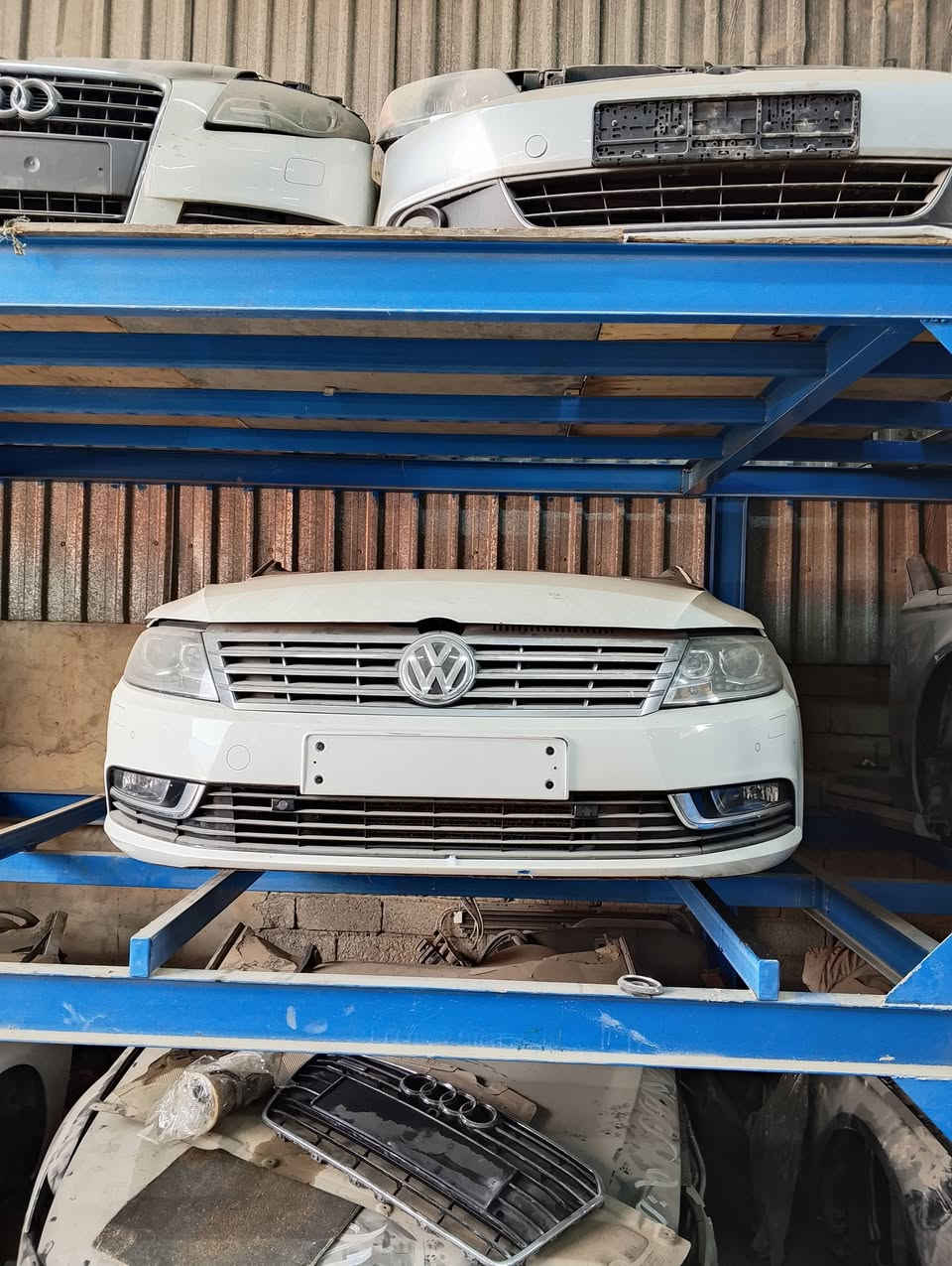 السلام عليكم من كراج المتوكل للبيع السيارات الالماني الحديث اودي جيتا باسات كولف  .. العنوان موصل مجمع اسود الرافدين للاتصال على الرقم *********** ابو عبدالله
