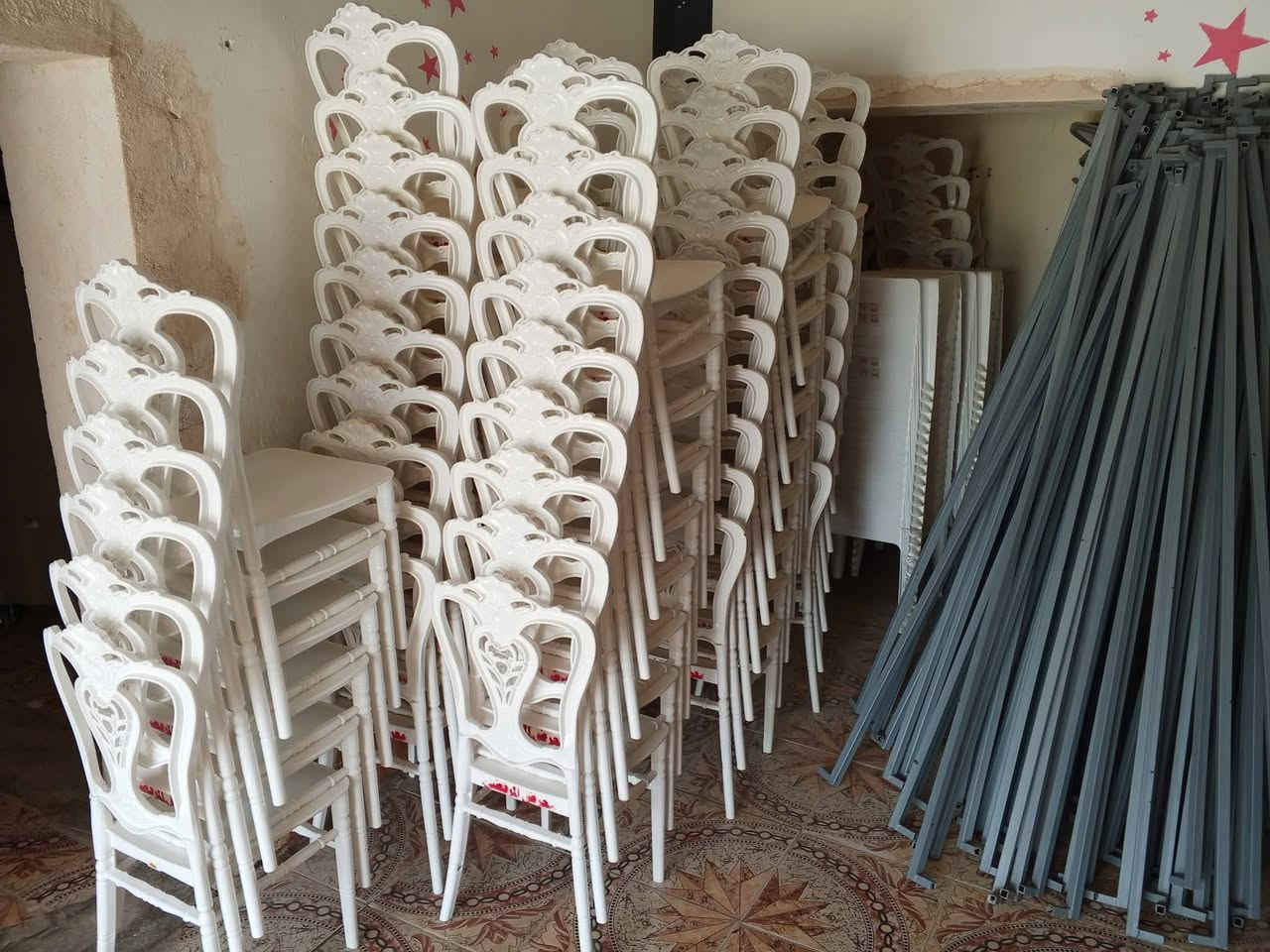 يعلن معرض المرتض توفر كوشات اعراس وجادر خطوبه وكافه الجوادر الفواتح والمناسبات الدينيه وباسعار مناسبه للحجز ***********
