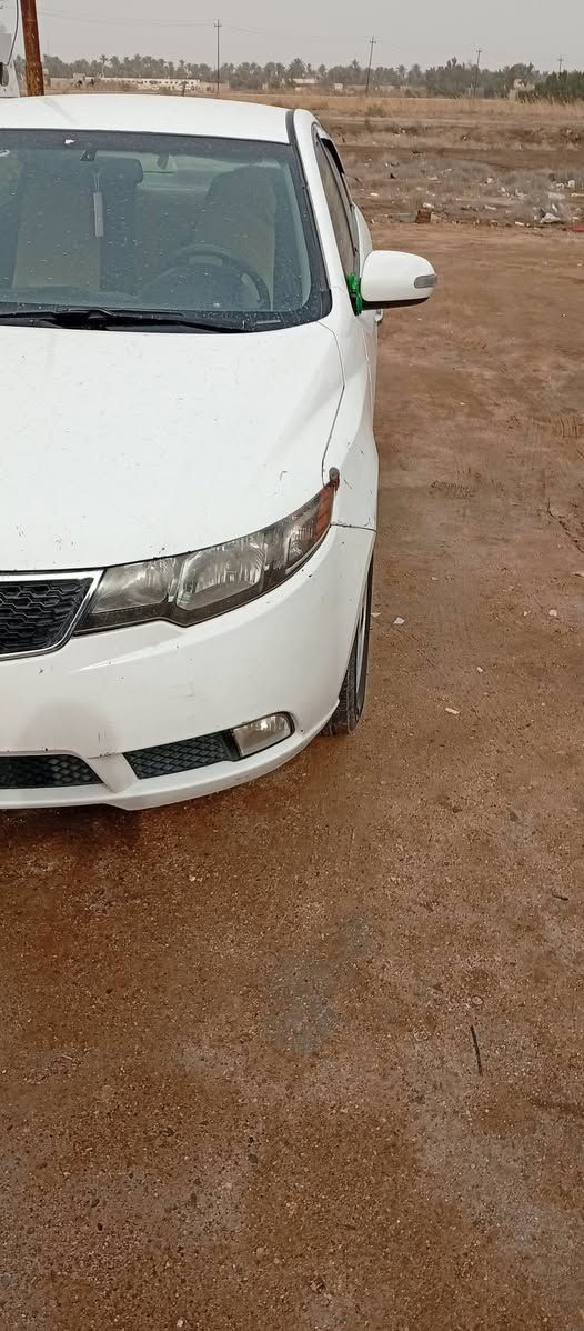 السلام عليكم للبيع فقط كيا سيراتو موديل 11 كفاله عامه عدد طخه بالچاملغ الامامي جهة السائق والباقي كفاله عامه كير حداديه مكينه تبريد تدفئه كله شغال وجيد السعر 90 وبيها مجال حك الجيه العنوان الديوانيه الدغاره ***********
