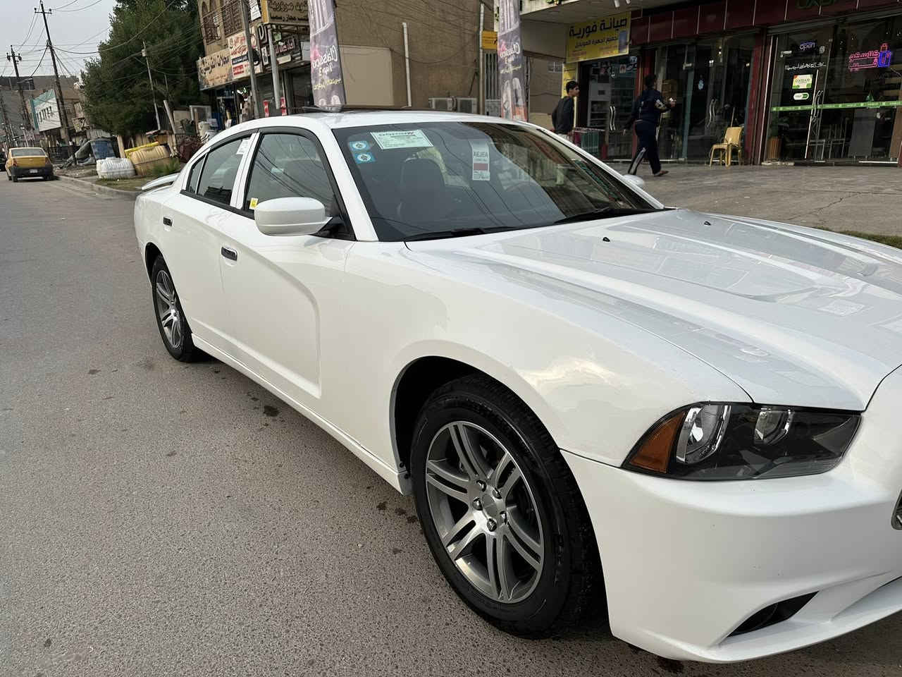 سلام عليكم جاجر موديل 2012 خليجي وكالة عرصات فول مواصفات كفالة السيارة عدة البيهن الصبغ على نص باب خلفي و3 اصابع جاملغ الخلفي فقط كفالة كير ومحرك واكسل وكهربائيات تخم تاير جديد جواها تبريد ثلج مشيها حقيقي ممشتغلة خط ونظافة تحكم مكانها بغداد اتصال ***********
