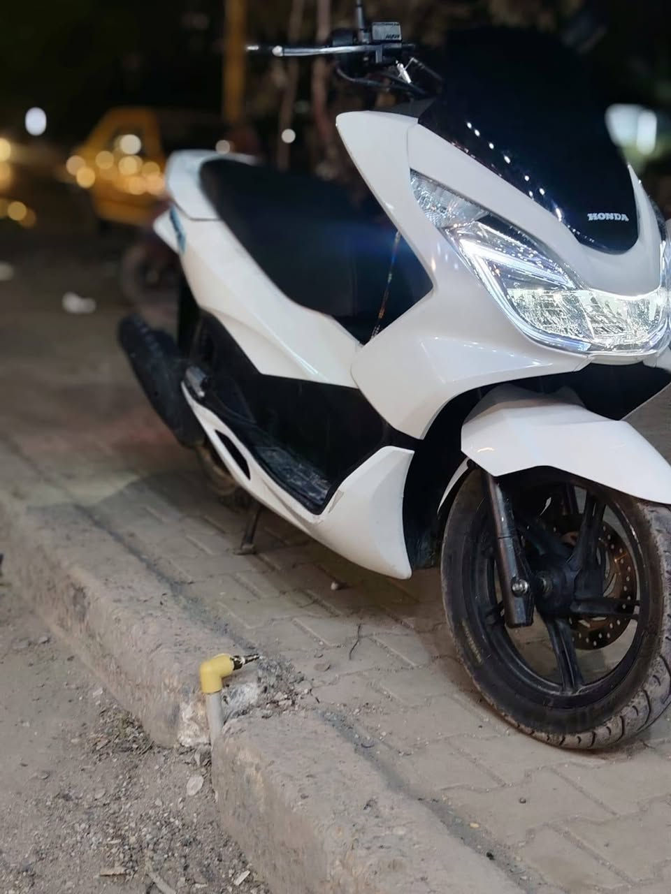 السلام عليكم للبيع بيسي اكس جيل الثاني مكفولة دراجة كلهة بلادية ومكينة150 ما مفتوحة  دراجة نضيفة جدا السعر مليونين 150 العنوان/الغزالية ***********
