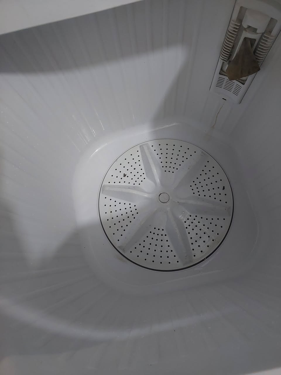 غسالة اخت الجديد بعدهي بجيس شركه حجمه ١٨كيلو وزن الحقيقي تغسل بطانيه بلادي شركه برغي مامفتوح بيه شرط  ***********
