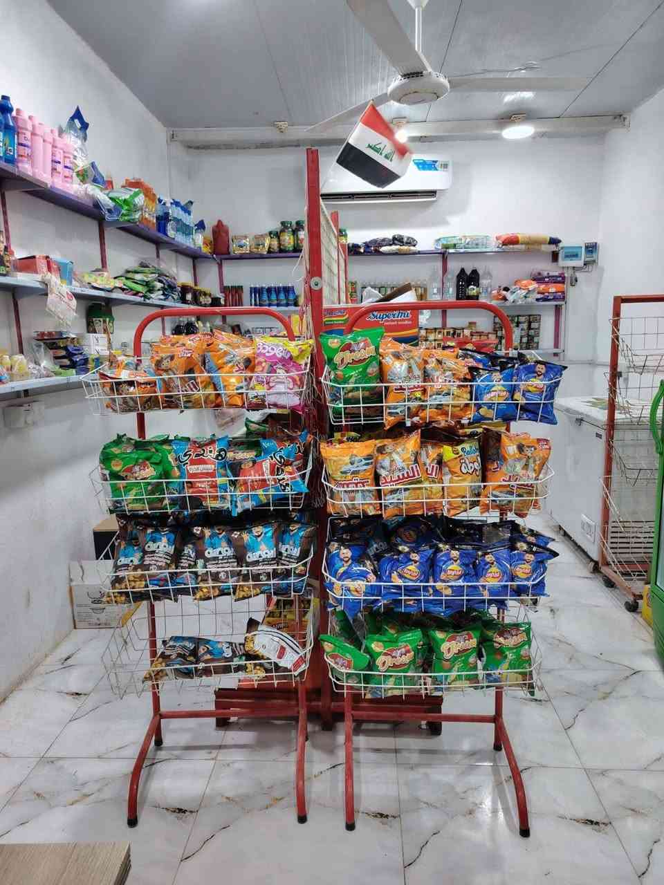 سلام عليكم شباب متاح محل للبيع 3 برادات ومجمده وسبلت ورفوف ومسواك سعر ب5 ملايين وبي مجال ***********
