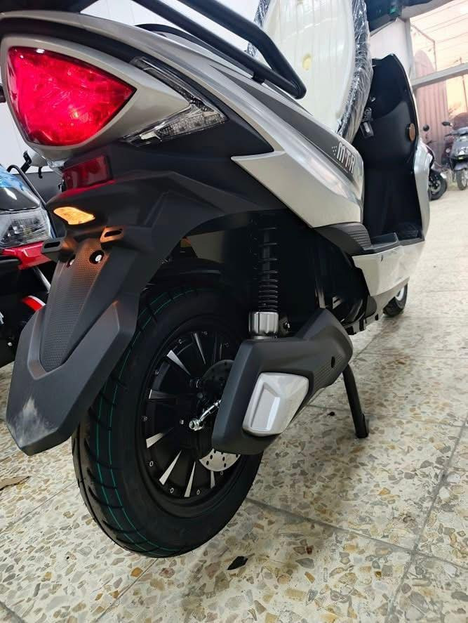 السلام عليكم
دراجة شحن super MTR اعلى جودة استيراد مؤيد طيارة 
ملف ٢٠٠٠
عقل كبير يتحمل الاجواء الحارة
بطارية ماركة mtr حجم ٣٢ انبير عدد ٦
سرعة بين ٨٠.٠٠.٧٥
الدراجة بعدهة جديدة ماشية 600 كيلو يعني حت مواصلة الف ما بيهة اي نقص كأنما ماخذ جديدة السعر 900 بيهة مجال بسيط كلش حك الجية مكاني شارع فلسطين ***********
