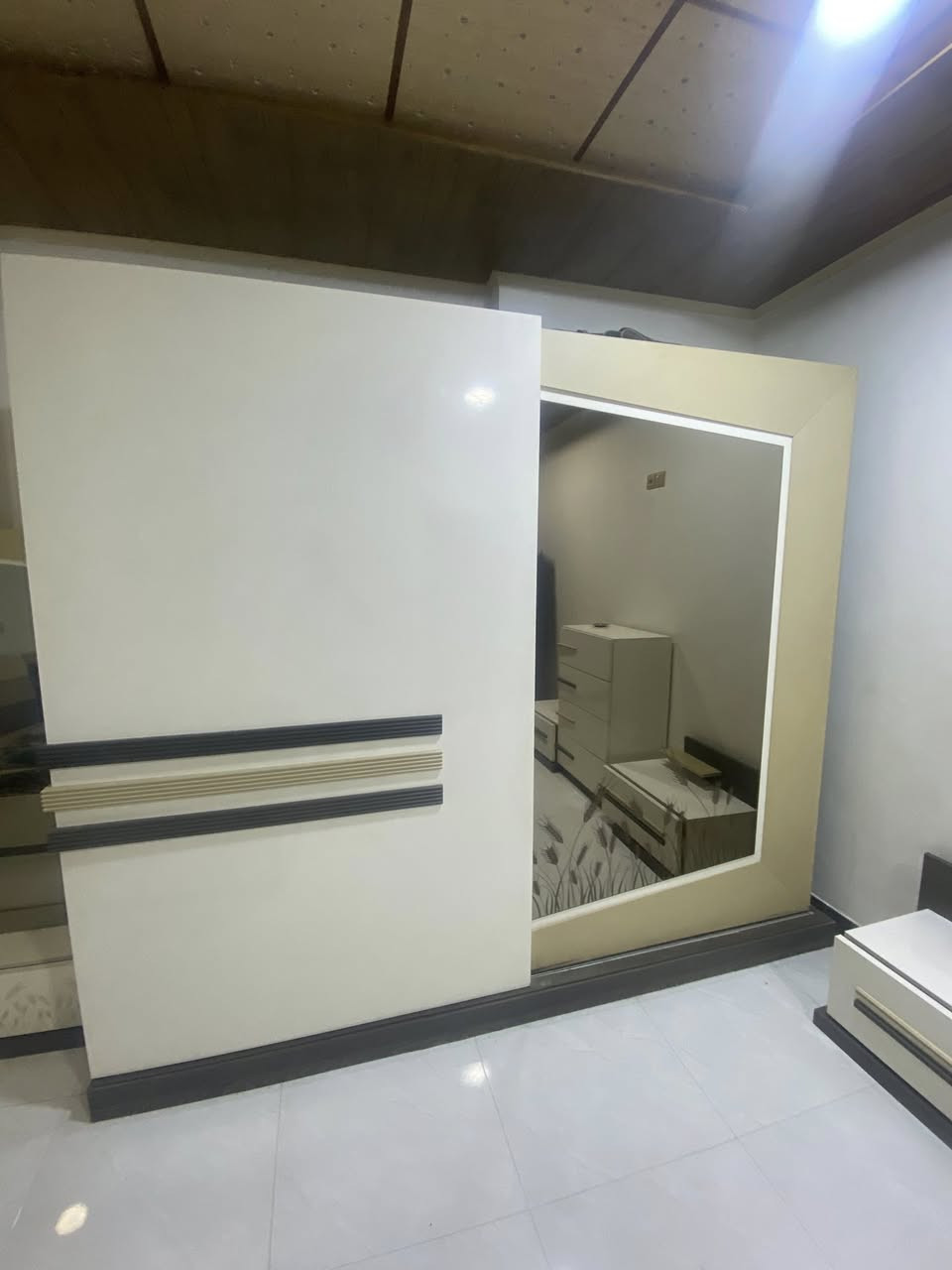 سلام وعليكم غرفه تركيه لبيع 

اول وحده غرفه تركيه ٧ قطع كلشي مابي ٦٠٠ وبي مجال قليل مابيه اي شي بيه نشره 

ثانياً غرفه تركيه جبيره  ٧ قطع بيه هواي خانات ٦٥٠ قفل قفل 

ثالثاً كنتور ٦ بيبان بي هواي خانات رايده ٣٥٠ قفل قفل 

اخوان شراي يجي خاص مو شراي لا يجي يتعب روحه 

العنون نجف حي العداله ***********
