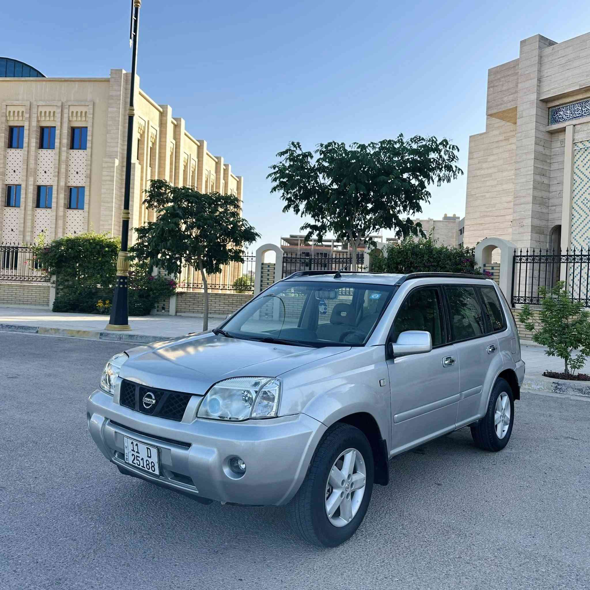 نيسان إكس-تريل (Nissan X-Trail)
موديل 2006، وارد خليجي ياباني الأصل ،
رقم بغداد أنگليزي ملصق هزة وسنوية مجددة لغاية 2030
محرك (2500 سي سي) - 4 اسلندر) ، وگير اوتماتيك 
تبريد شغال حدادية ممتازة شاشة مصابيح ضباب سفلية  نظام دفع رباعي All Mode 4x4 الذكي ، بين ثلاث وضعيات 2WD: دفع أمامي ، AUTO: يوزع الدفع تلقائياً ، LOCK: دفع رباعي ، 
مكفول من الحادث صبغ حزام للجمالية فقط اثر جراد فقط تحويل مباشر مكان السيارة بابل السعر 73 بيها مجال بسيط
***********
