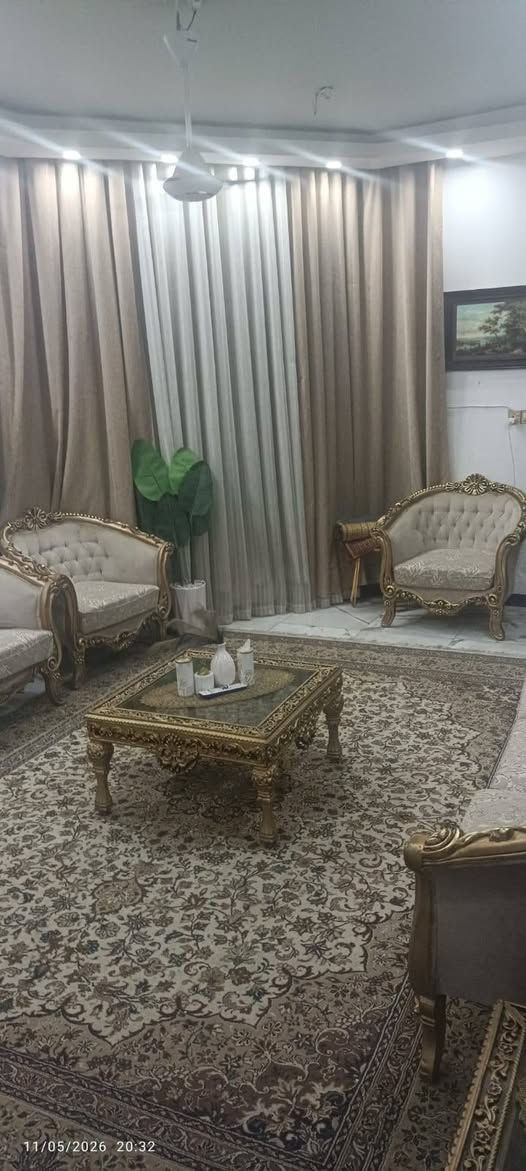 بيت للأيجار مؤثث كامل جيب ملابسك وسكن فقط..... المساحة
 250 م طابقين 4 غرف نوم مجهز اثاث كامل
 *********** مكتب المحنه 
اي استفسار راسل الصفحة او اتصال
