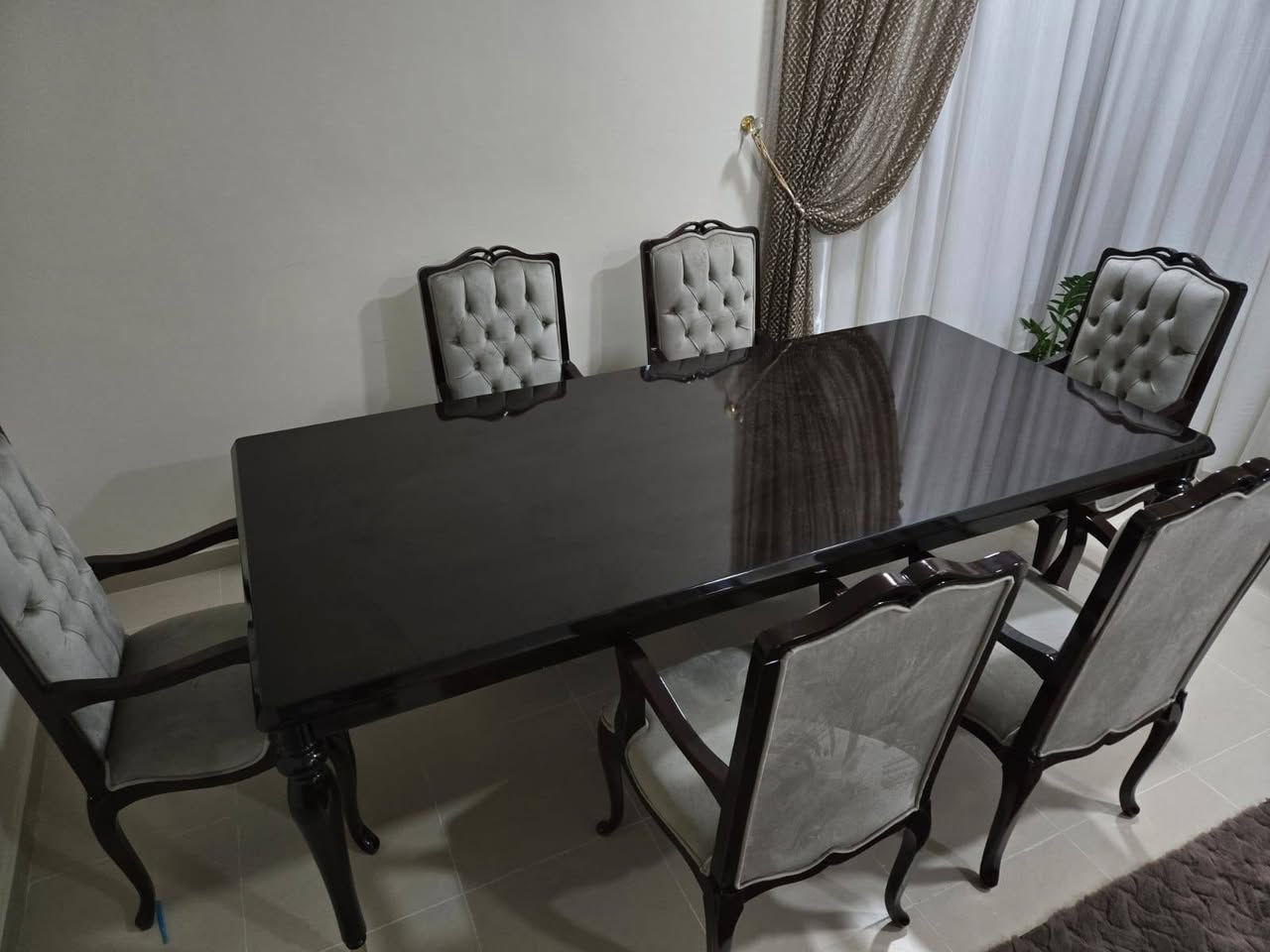 اثاث للبيع
التخم سعره 3 اونص مليون
وميز الطعام مع ست كراسي سعره مليون ونص
والباترينا سعرها مليونين
والمدفئه سعرها مليون 
وجميع الاثاث خشب طبيعي 
اشتريتهم من معرض الحسني سنتر في بغداد.
وجميع الاسعار قابله للتفاوض 
عنوانا البصره / مدينه النرجس السكنيه..
للاستعلام على الرقم *********** ☆
