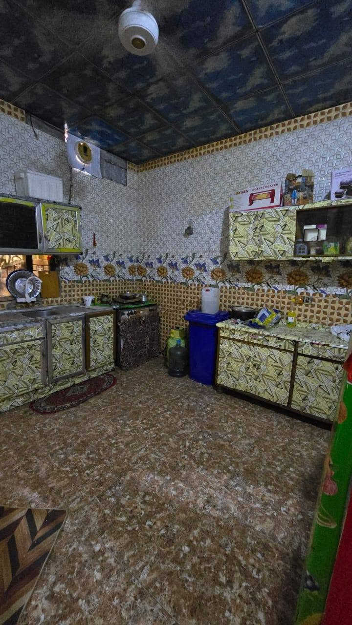 🏠دار للبيع📍دار للبيع🏠 
✨تجاوز تجاوز تجاوز✨ 
🔶 القبله حي الرشيد المساحه 200متر السكف جينكو شغل درجه اولى غرفتين وصاله ومطبخ واستقبال وصحيات وكراج يبعد عن التبليط 150متر ماعليه ازاله السعر 15 وبيه مجال للشراي للتواصل واتساب فقط متواجد ***********
