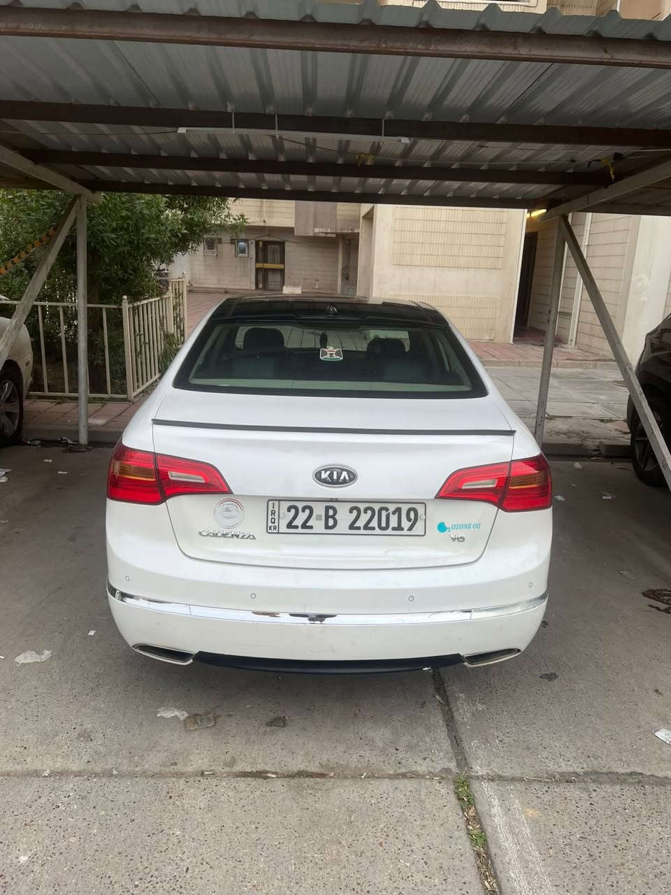 كاتنزه 2011 مكفوله فول 1/1 خليجيه رقم اربيل باسمي تحويل ثاني يوم بيها فقط ملاحضات بسيطه جدآ السياره حيل جديده محرك 6 سلندر 
السعر 122 رقم الهاتف ***********
