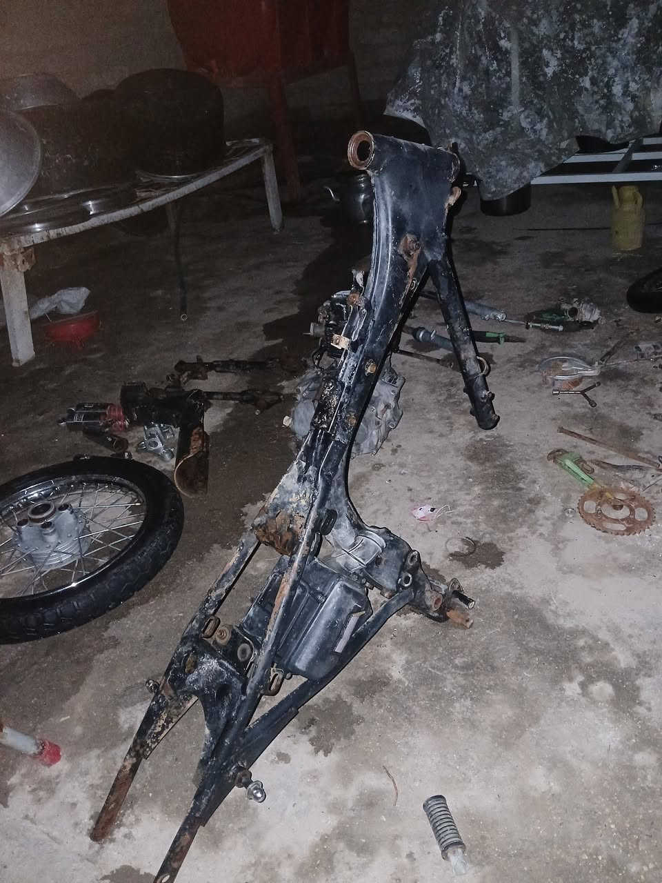 متوفر توصيل 📍
يا الله سلام عليكم شاصي ارشه كلك للبيع 
محرك شغال 
سبايدر طياري 
وياله كامله امامي وخلفي كامل هوه والتاير 
واكو بعد غراض واتساب ***********
بس تعامل اطلع كبل مكاني بابل الحمزه الغربي الغزالي
