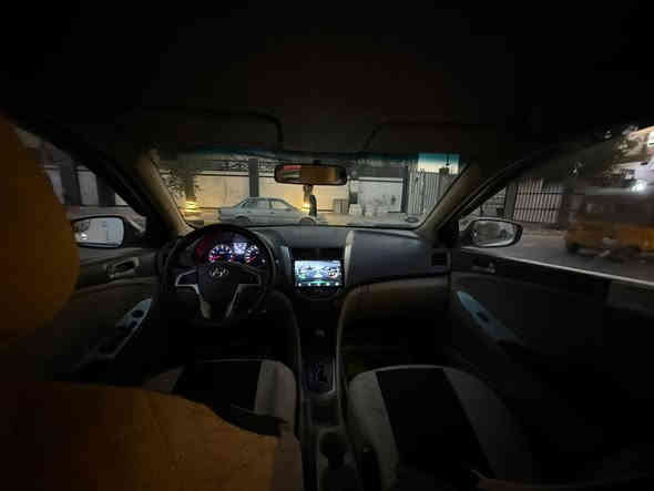 السلام عليكم اكسنت خليجي محرك ١٦٠٠ موديل ٢٠١٣ مكفوله من الضربه بيها صبغ فقط كير مكينه خير من الله تخم تاير جديد باتري جديد سياره جاهزه من كلشي سنويه هزه جديده غرامات مصفره مكاني الشعب شارع الأسواق 
السعر ٩٣ رقمي ***********
