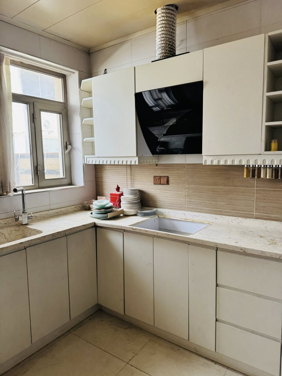 كاونتر تركي والسطح مرمر صار فتره من مسويته امانه الله جديد اي خدش مابي صار فتره من مسويته بس صارت عندي نقله

داخل مالاته كله سلات جدوره 
وسلات اماعين وحاوية نفايات 
صار عليه ٣١ ورقه 

وداريده مليون ونص وبي مجال لشرايه 
مكاني بغداد اليرموك


**إذا كنت صاحب هذا الإعلان وتريد حذفه لأي سبب، رجاءا أرسل رسالة إلى الدعم الفني**