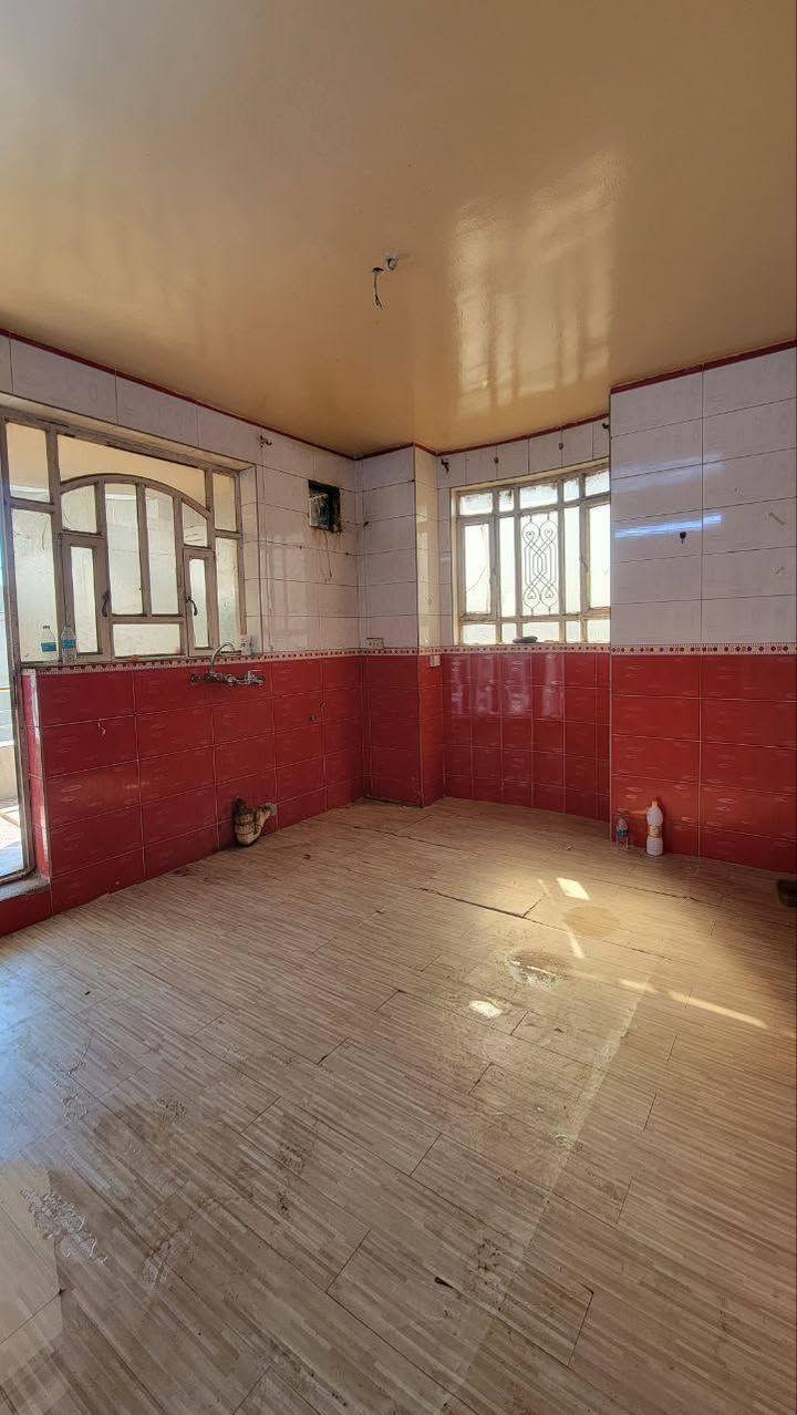 🏡✨ فرصة مميزة للإيجار في السيدية ✨🏡
🔹 شقة للإيجار 130 متر – طابق ثاني
🔹 تحتوي على:
🛏️ غرفتين نوم
🍳 مطبخ
🛋️ صالة
🚿 خدمات
🌤️ سطح
💰 بدل الإيجار: 550 ألف 
📍 موقع مناسب وسكن هادئ ✔️
📞 للاستفسار أكثر:
 التواصل عبر الرقم التالي 👇
📲 ( *********** )
🔥 لا تفوّت الفرصة – الشقة جاهزة للسكن فوراً!
