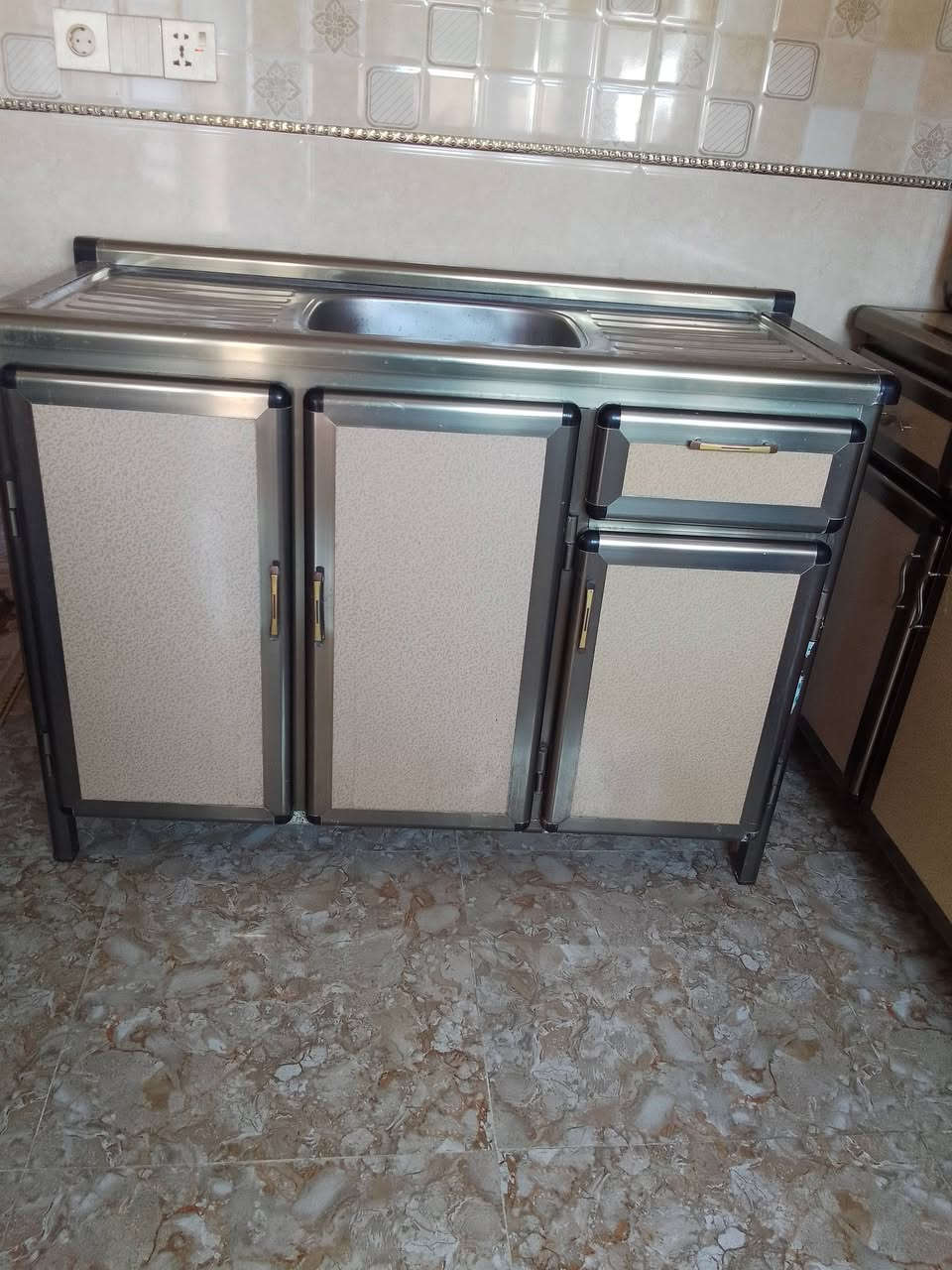 كاونتر  جدا نضيف متر وثلاثين ب متر ونص


**إذا كنت صاحب هذا الإعلان وتريد حذفه لأي سبب، رجاءا أرسل رسالة إلى الدعم الفني**