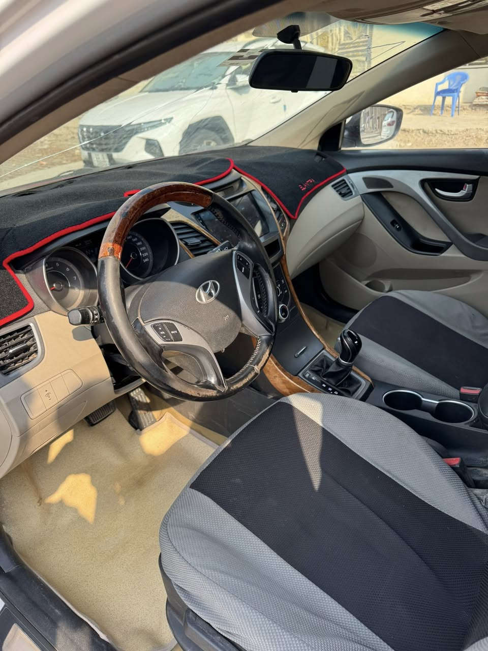 لسلام عليكم النترا خليجي موديل 16 سياره فول عده البصمه   رقم بغداد الماني كلشي مكفول فقط طخه ٤ اصابع السياره جديده ما ماشيه متروكه
 ماشيه 85 km

مكاني بغداد مدينه الصدر 
السعر140 بيها مجال بسيط 
الأتصال ***********
