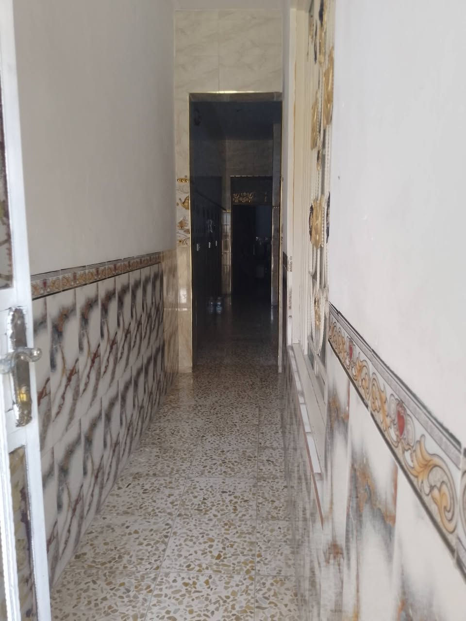 سلام عليكم بيت للبيع 100متر طابق اونص كامل منطقه طابو زراعي سند 25  خدمات مي كهرباء خير من الله) واتساب  *********** (***********)
