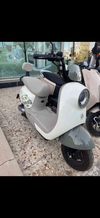 دراجه شحن شكل عبد الحليم 2025 مستعمل 4 أشهر 5 بطاريات جديدات سعر 400 ا...