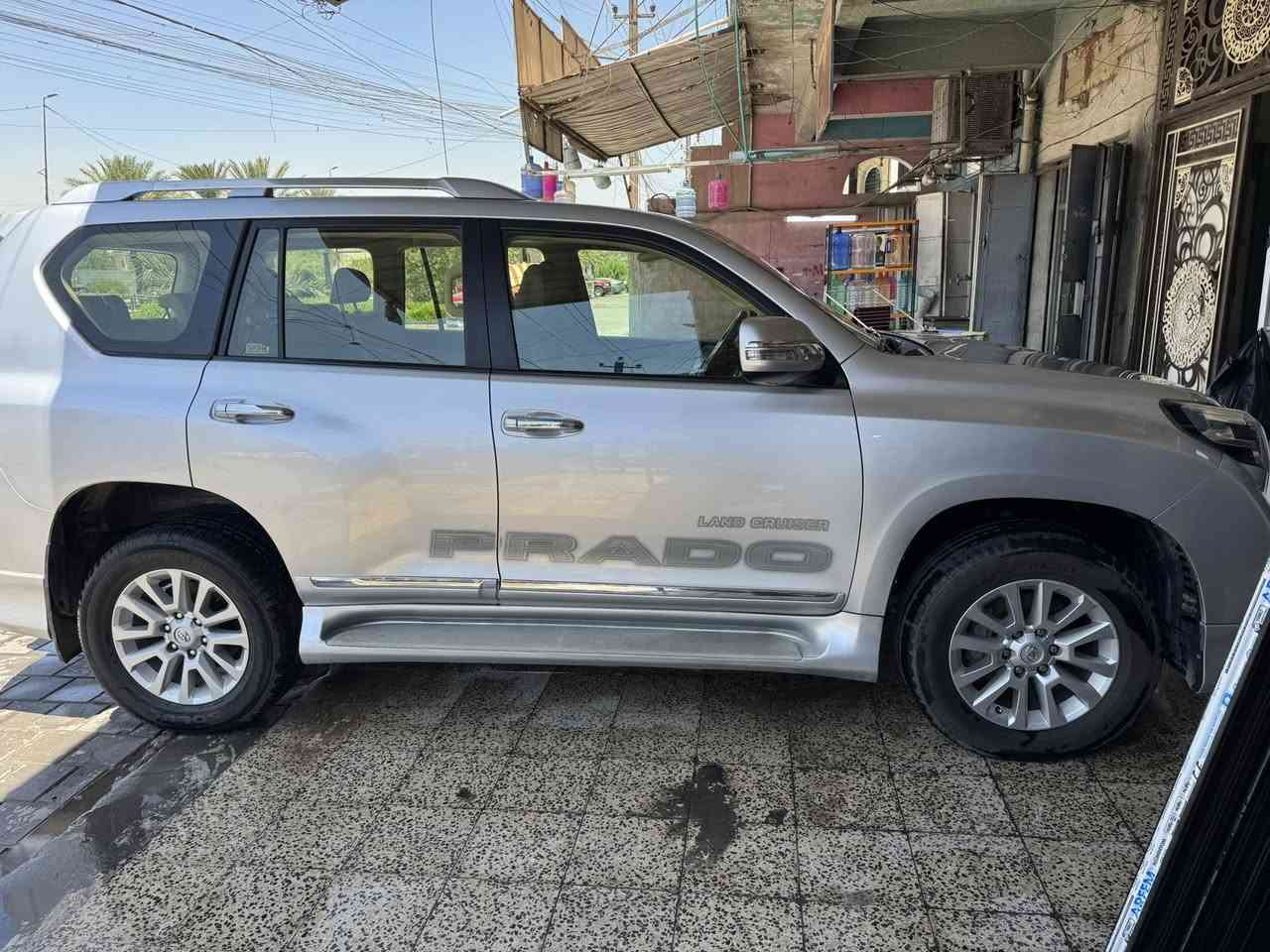 السلام عليكم برادو موديل 2016 VXR اعلى مواصفات فول خليجي رقم أربيل تحويل مباشر ماشيه ١٢٨ الف السيارة جاهزة وجديدة بيها صبغ ٣ قطع اثر شخوط بدون دواخل شرط السعر ٢٧٥ ورقة مجال بسيط مكاني بغداد البنوك شارع الكنيسة للاستفسار *********** ابو مصطفى السونار مرفق مع الاعلان

