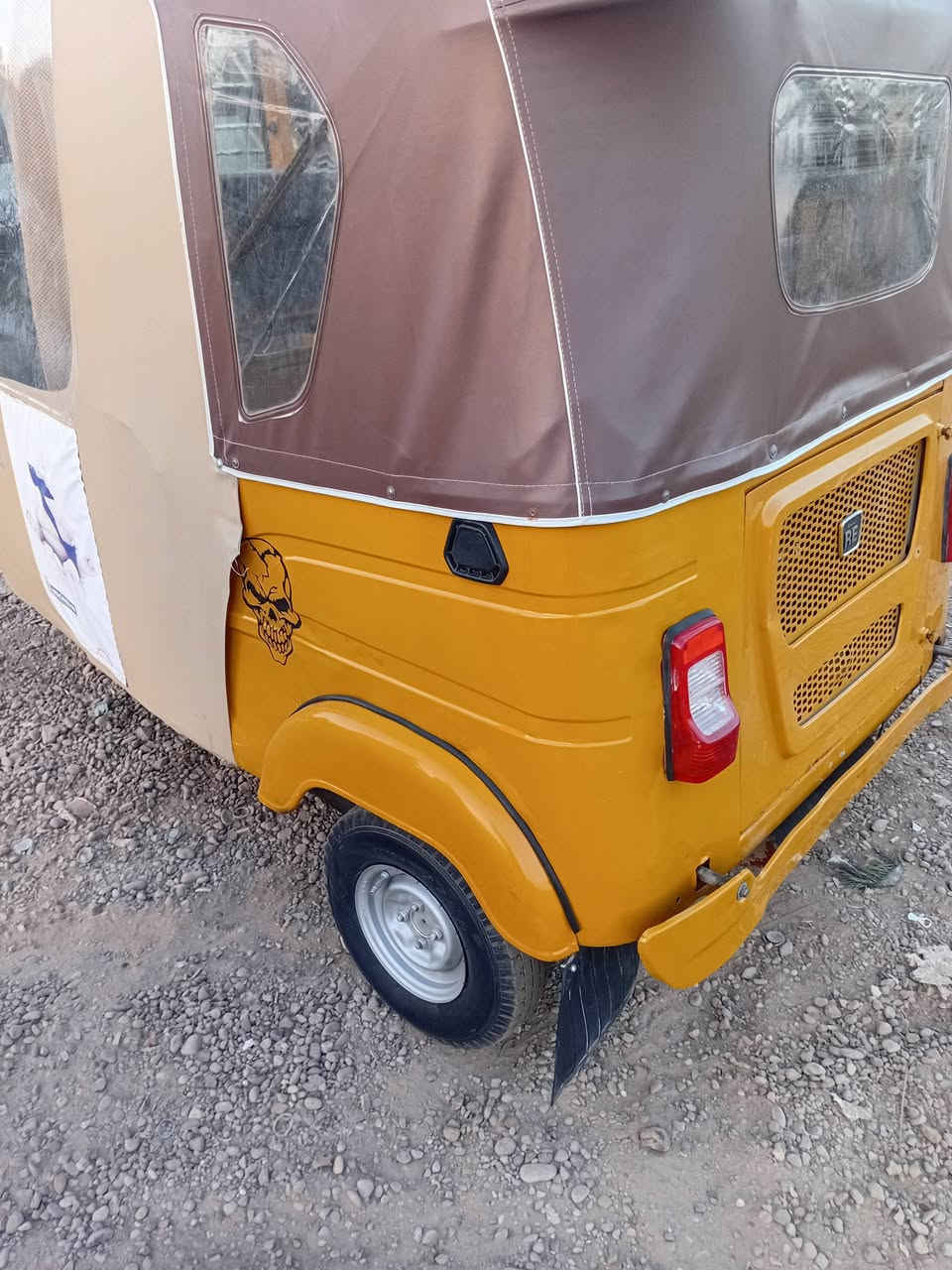 تكتك موديل ٢١ شهر ١١ رقم سنويه تحويل ثاني يوم
كير مكينة لاتنقيص ولاتبخير 
بيهه بارد بصيط 
تخم تاير جيب فيتر وافحص 
المكان بغداد الغزاليه
السعر ٧٢٠٠ وبيهه مجال لطيبين 
***********
