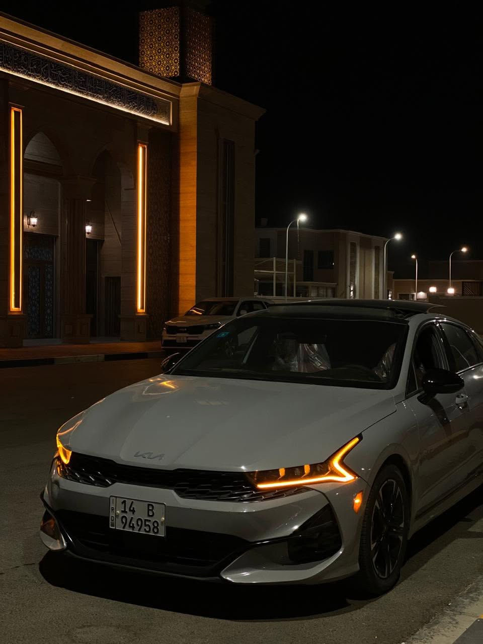 سلام عليكم. كيا K5 جيتي لاين
2022 فول مواصفات بانورما
وداخل جلد ماروني وباقي
المواصفات المعروفة بلجيتي لاين
سيارة وارد امريكي انه كصيتهة
بيدي واستخدام شخصي السياوة
حادثة جاملغ عكس السايق وشوي
من البانيدٍ مصلح وشوي من الباب حادث جداً خفيف نفس ماموضح
بلمنشور صورة الحادث السيارة
ماشية 89.000 كم 
رقم بصرة
معوقين وكالة عامة تتحول السيارة
بعد اقل من 3 سنوات
السعر 175
للتواصل ***********
 العنوان البصرة_شارع الولود
