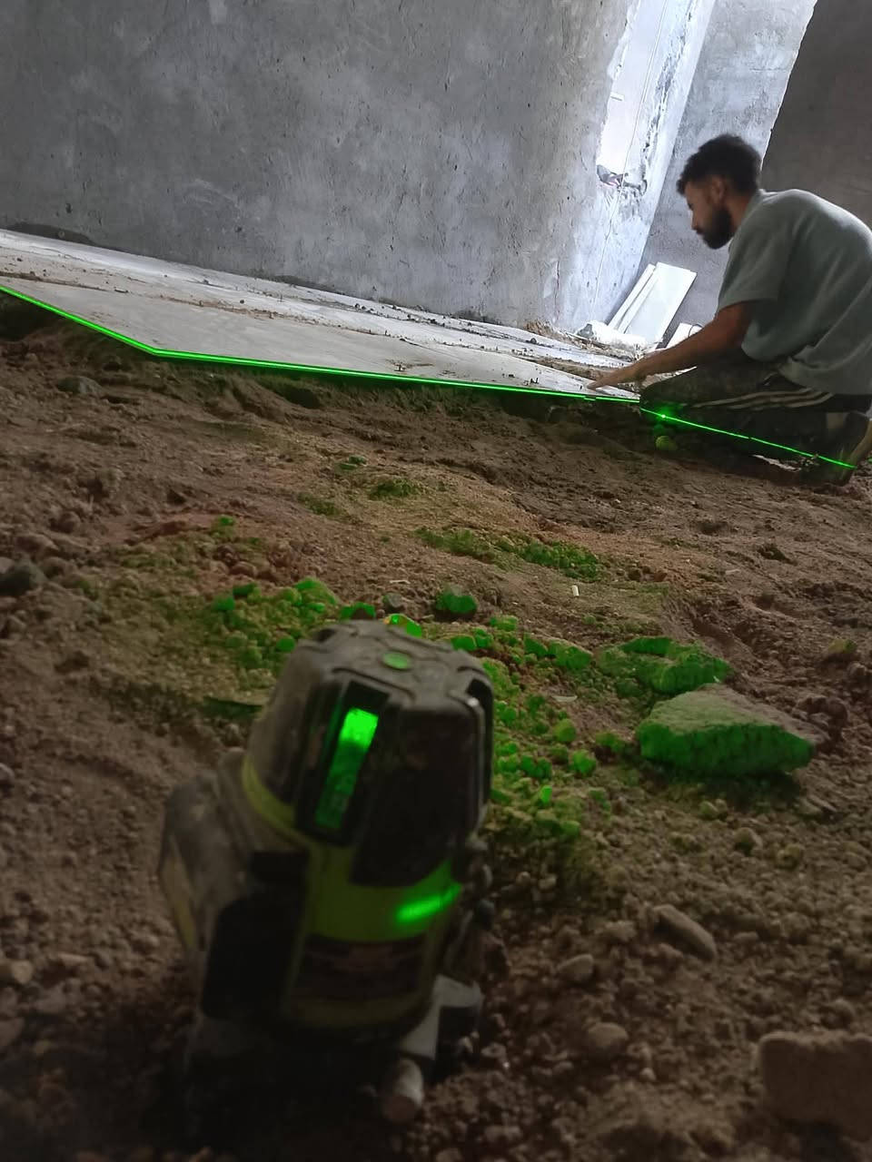خلفه سراميك جدران ارضيات كراجات  دروجه صطوح لوح 60*120شقل ليزر كبان رجاج   شرط داخل سماوه ونواحياء *********** وتساب تصال تلجرام    شقل اليوميه مكطوعه متر
