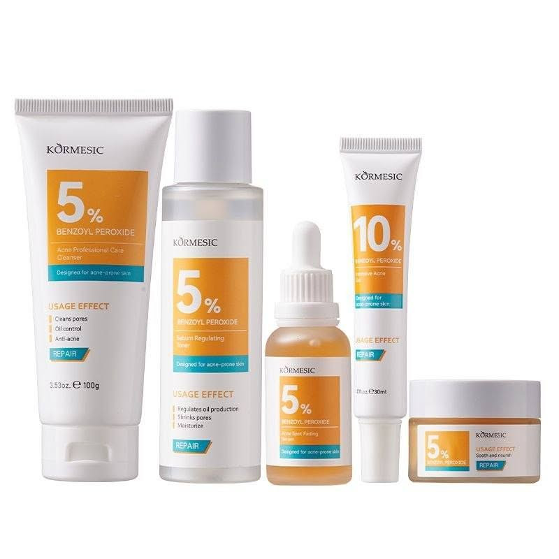 KORMESIC تایبەت بە چارەسەری زیپکە (Benzoyl Peroxide) ✨🧴✨
ئەم کۆمەڵەیە زۆر بەهێزە بۆ نەهێشتنی زیپکە و پاککردنەوەی کونیلەکان 🧼🚫🧴

### 🧴 ناساندنی بەرهەمەکان:
1.  غەسول (5% Cleanser): بۆ پاککردنەوەی قوڵی کونیلەکان و کۆنتڕۆڵکردنی چەوری 🧼✨
2.  تۆنەر (5% Toner): ڕێکخستنی چەوری و شێدارکردنەوەی پێست 💦🎯
3.  جێڵی چڕ (10% Intensive Gel): بۆ سەر زیپکە گەورە و بەهێزەکان ⚡️🔴
4.  سیروم (5% Serum): بۆ نەهێشتنی شوێنەواری زیپکە و ڕوونکردنەوەی پێست ✨🧪
5.  کرێم (5% Sooth & Nourish): بۆ ئارامکردنەوە و خۆراکپێدانی پێست 🌙🧴

---

### 🕒 چۆنیەتی بەکارهێنان (هەنگاو بە هەنگاو):

١. پاککردنەوە 🧼
دەموچاوت بە غەسولەکە بشۆ بۆ ئەوەی هەموو پیسی و چەورییە زیادەکان نەمێنێت.

٢. هاوسەنگکردن 💦
پارچەیەک لۆکە بە تۆنەرەکە تەڕ بکە و بە هێواشی بە پێستتدا بهێنە.

٣. چارەسەری خێرا ⚡️
تەنها لەسەر ئەو شوێنانەی زیپکەیان پێوەیە، بڕێکی کەم لە جێڵە ١٠٪ـەکە دابنێ (نەدرێت لە هەموو دەموچاو).

٤. نوێکردنەوە ✨
چەند دڵۆپێک لە سیرومەکە بدە لە دەموچاوت بۆ ئەوەی پەڵەکان نەمێنن.

٥. پاراستن و شێدارکردن 🧴
لە کۆتاییدا کرێمەکە بەکاربهێنە بۆ ئەوەی پێستت وشک نەبێتەوە و نەخورێت.

---

### ⚠️ تێبینی گرنگ:
*   دژە خۆر: چونکە ئەم بەرهەمانە Benzoyl Peroxideیان تێدایە، پێست هەستیار دەکەن بە خۆر، بۆیە حەتمەن ڕۆژانە دژە خۆر بەکاربهێنە ☀️🛡️
*   تاقیکردنەوە: سەرەتا لە شوێنێکی بچوکی پێستت تاقی بکەرەوە بۆ دڵنیابوون لەوەی حەساسیەتت پێی نییە ✅🧪
*   وشکبوونەوە: ئەگەر پێستت زۆر وشک بووەوە، بەکارهێنانی جێڵ و سیرومەکە کەم بکەرەوە بۆ یەک ڕۆژ نا ڕۆژێک 💧📉

هیوای پێستێکی جوان و تەندروستت بۆ دەخوازم! 🌟


**إذا كنت صاحب هذا الإعلان وتريد حذفه لأي سبب، رجاءا أرسل رسالة إلى الدعم الفني**