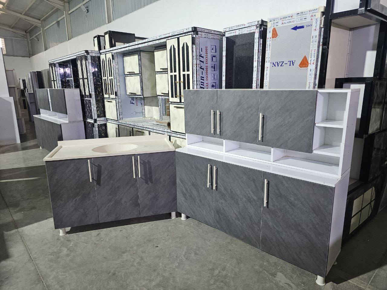 *********** 
ثلاث قطع كاونتر وملحق متر ونص وسنك مرمر متر و20 سعر 245 خشب ام دي اف داخل وخارج تركي
