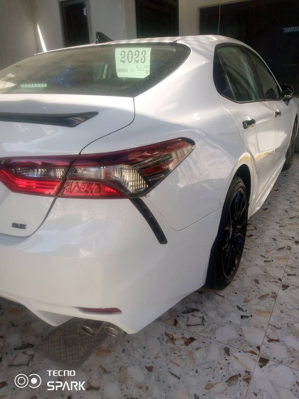 السلام عليكم 
تيوته كامري للبيع
الموديل 2️⃣0️⃣2️⃣3️⃣
رقم سليمانيه
المواصفات فول بس ما بيها سلايت و بصمه
***********
العنوان كركوك الصياده قرب الصيطره العلوه
