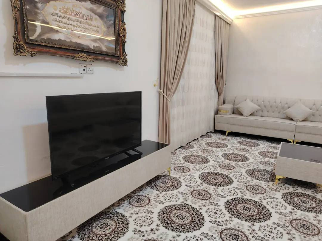 ديوان مع ميز بلازمه
معمل ال طائي للاثاث المنزلي واتساب *********** 🛋️
مستعدون لتجهيز كافه الموديلات
