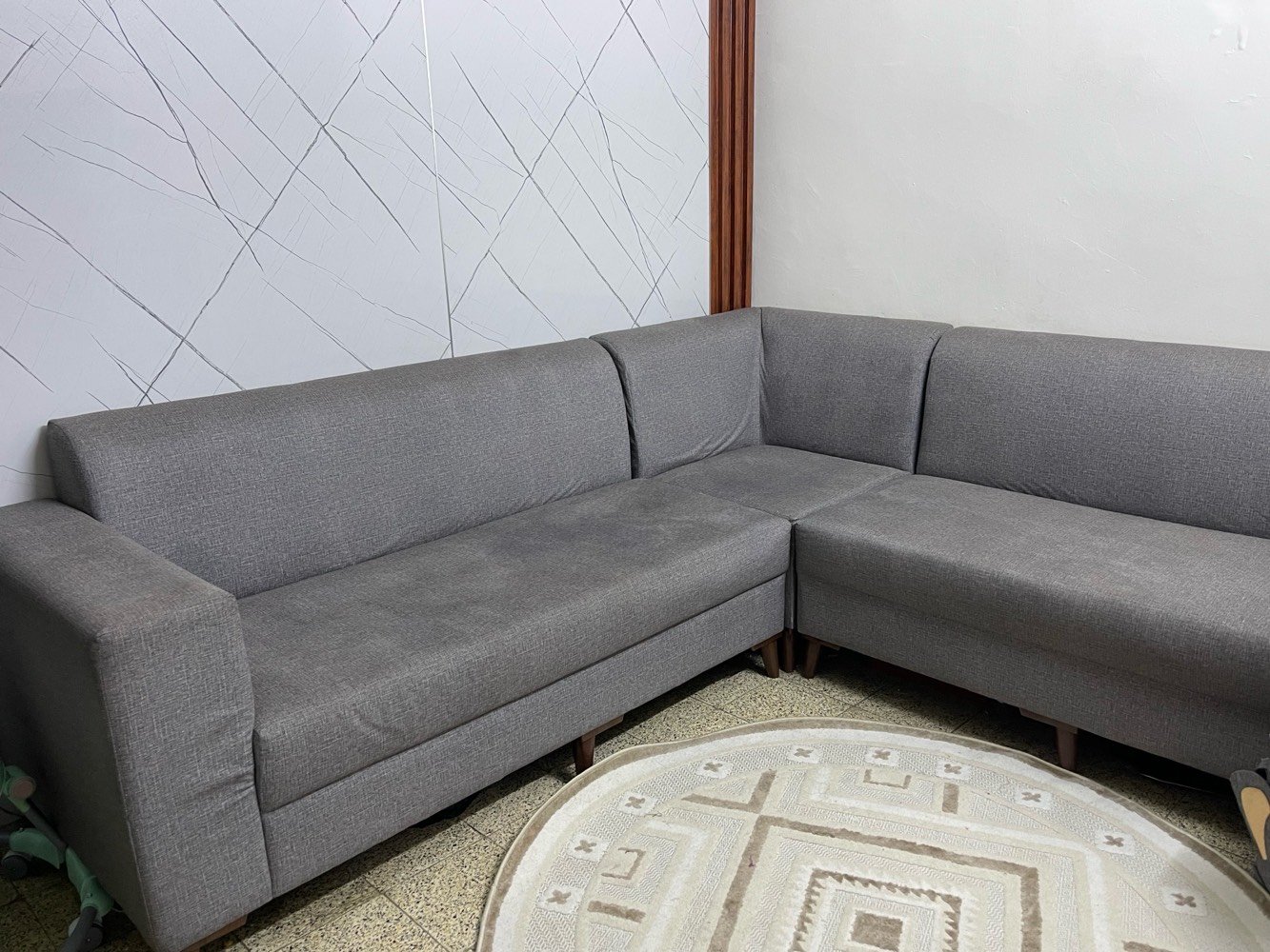 قنفه للبيع بسعر ٢٥٠ 
العنوان بغداد جديده الغدير