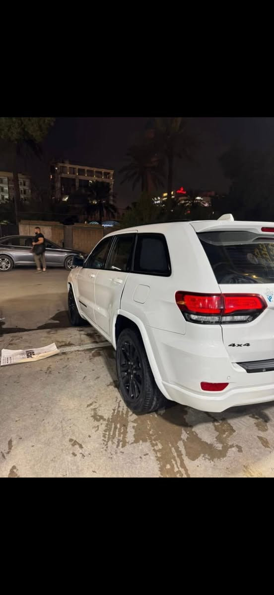 جيب كراند شيروكي امريكي
موديل 18 لون ابيض رقم بغداد

مواصفات 
محرك  V6 3.6
بانورامـا 
ماشيه 83الف
بصمه + تشغيل عن بعد 
كراسي جلد
رادار خلفي جانبي
اطفاء ذاتي
قطعتين تبريد
كشن سايق كهربائي 
كشنات تدفئه + تبريد 
ويل 20 اسود
ستيرن تدفئه + تبريد
صندوك كهربائي 
وبيها خير مواصفات 

# الضرر موضح بالصور وسونار  # السعر 240ورقه

موقع بغداد رقم ***********
