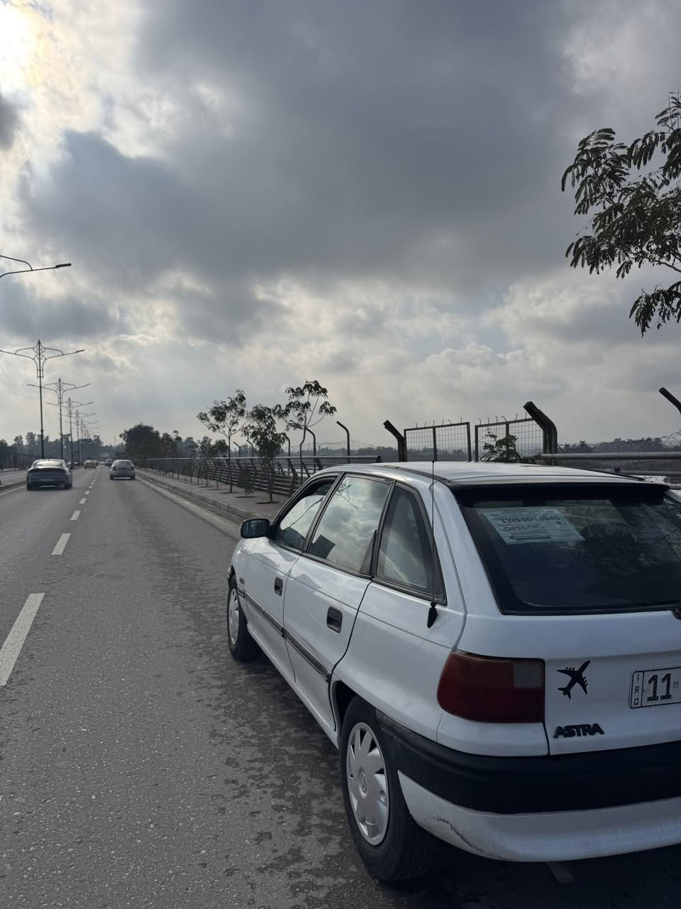 استرا
حجم 16 ✔️
گير عادي 
رقم بغداد ( انكليزي) 
بأسمي انا الشرعي  ( تحويل ثاني يوم ) 
هزه جديد 
سنوية عظم جديد 
سياره بلاديه بدون صبغ بدون اي ضرر 
غرفه نضيفه 
فتحتة سقف 
تدفئه فول 
طخم جديد 
طخم تايرات جديد 
شرط سياره بلاديه وجاهزه من كلشي 
بدون اي ضرر 
السعر 45  وبيها مجال 
الشراي يجي خاص او يتصل على هذا الرقم 
***********
