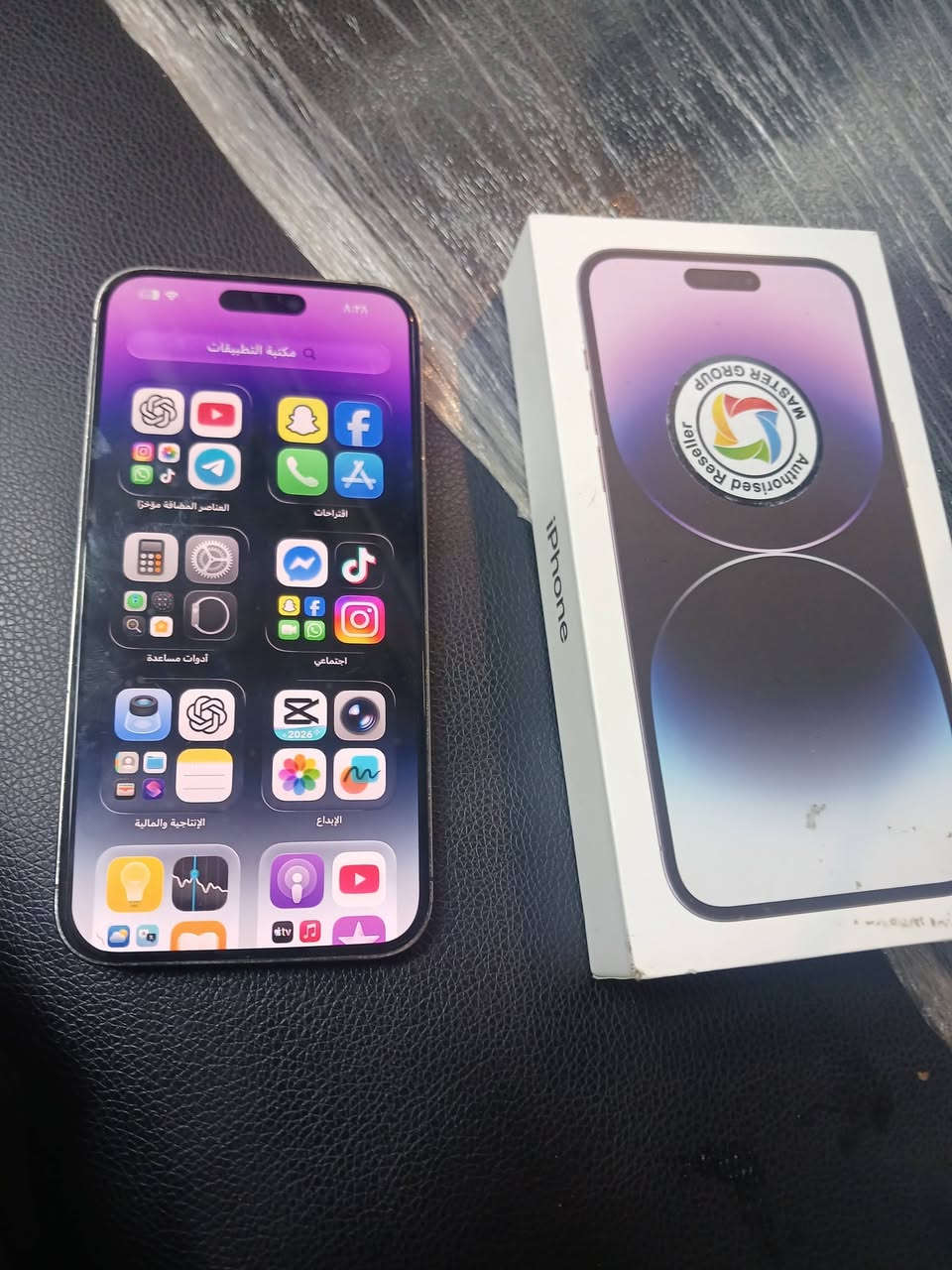 ايفون ١٤ برو ماكس بنفسجي ذاكرة 256جهاز  ماستر كارتونتة  ويا  بطارية 86 كلشي مبدل بي بس ضهر بي كسر مثل ما موضح بالصورة عنوان زعفرانية  ***********

