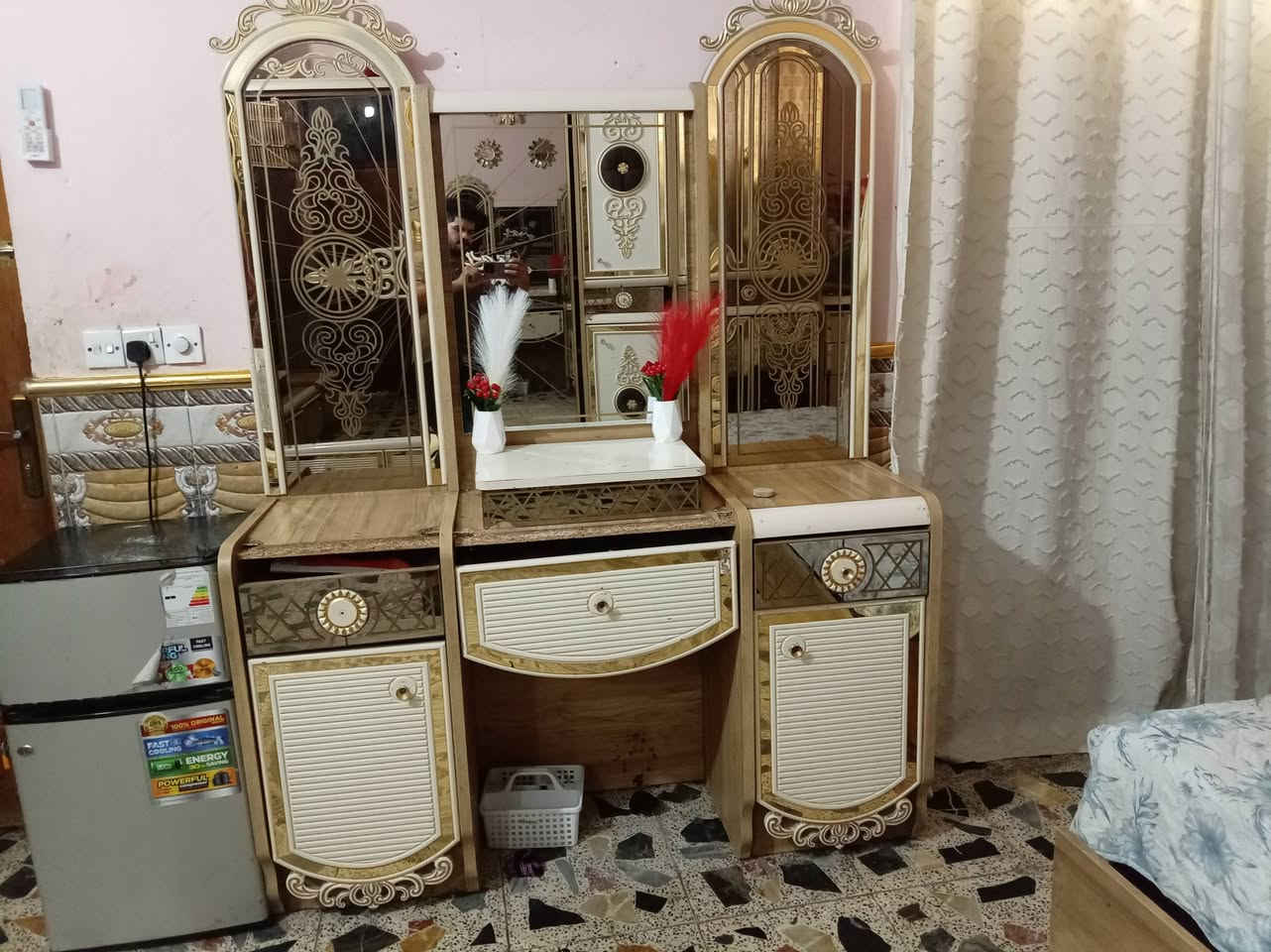 سلام عليكم غرفه نوم البيع تركي
غرفه يرادلهة تعديل
مكاني بغداد المدينه 
***********
