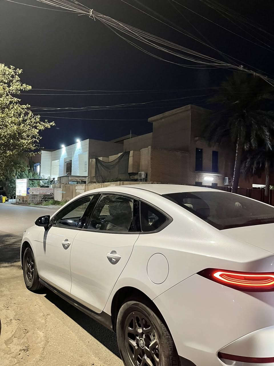 السلام عليكم BYD QIN PLUS
بي واي دي جين بلاس للبيع 
زيرو بعدها بحالة الوكالة 
ماشية 2200
يعني بعدها زيرو
فقط رصعة بالقمارة ممبينة 
مكانها حي الجهاد 
***********
