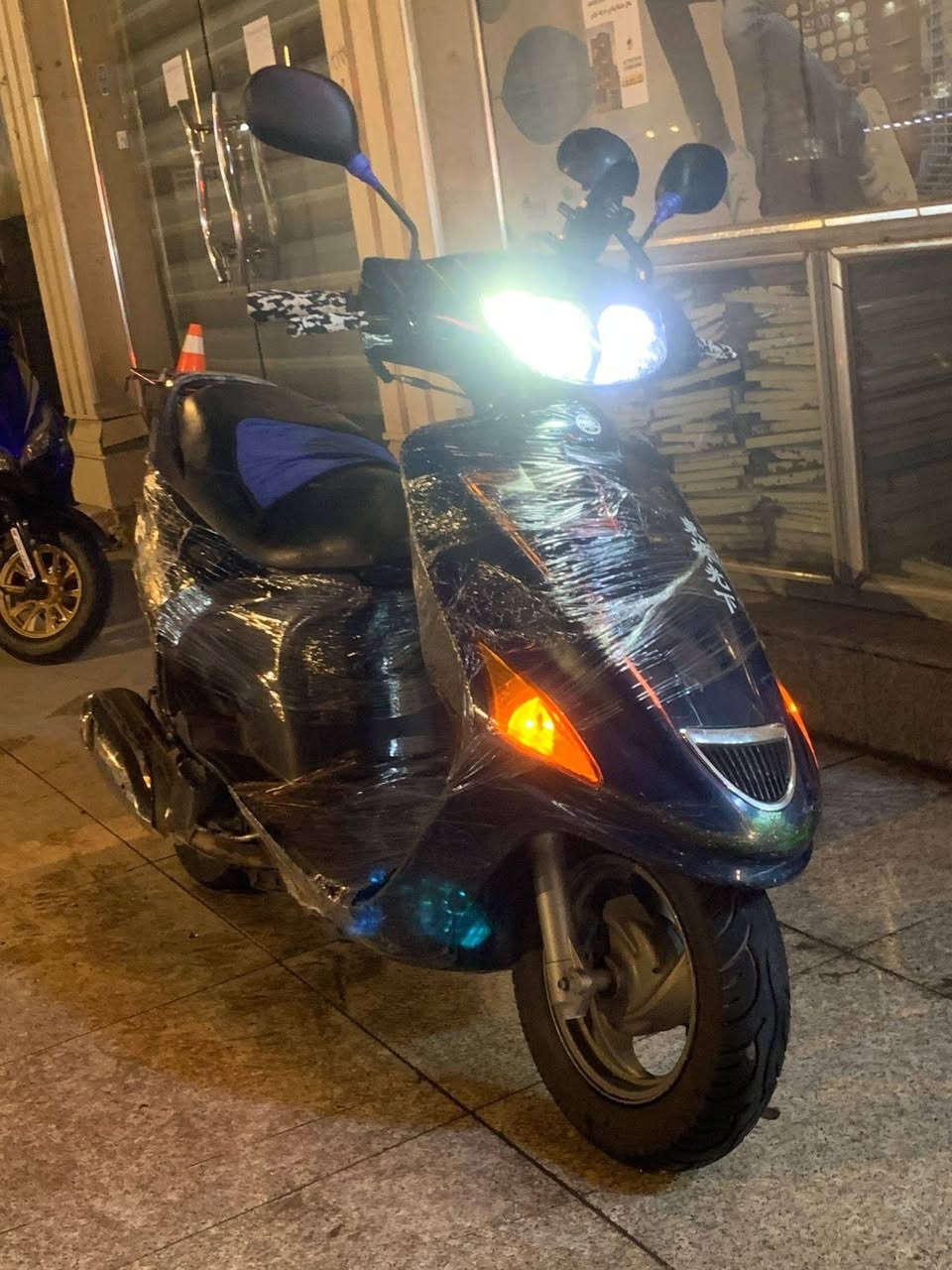 سلام عليكم فراشه للبيع السعر٤٠٠ وبيه مجال  دراجه فول مكاني بصره حي الخليج الرقم للإستفسار ***********٨
