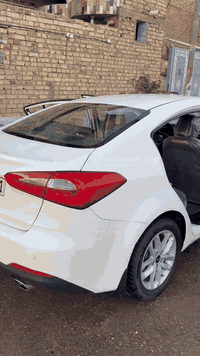 سـيراتو 2014 خليجي ( رقم اربيل )
محرك / 1600
لد امامي وخلفي 
تحكم بالمري 
مري شفط 
شفتات استيرن
شاشة 
تخم تاير جديد 
باتري جديد 
ارضية مغلفه 

السيارة نظيفه شوفه عينك 

السعر قفل 115
مكان السيارة / الديوانية 

***********
