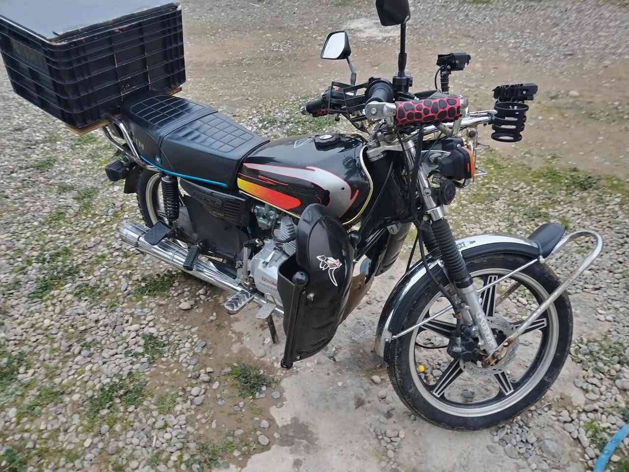 السلام عليكم موطور سيفان ابو الدرع وزن ثقيل للبيع موديل 2020 موطور نضيف كلشي مابي كلو شغال كهربايات سلف كلشي شغال المحرك معمر فقط كزوز كاتم محرك نشاط فول كلشي بي جديد حته ضفيره جديده ماتصرف علي ربع موطور مال جناي  #ملاحضه الصندوك مو ويا الموطور متوازي البيعتو موتجي وتكسر بي شراي اشلع عيوني مو شراي لاتراسل ولاتتصل 
 السعر 500 وبي مجال شي غليل للشراي اتصل عل رقم او خاص مفتوح ***********
